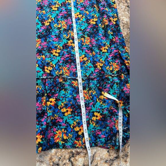 Floral Maxi Dress in Vibrant Colors - Picture 5 of 9